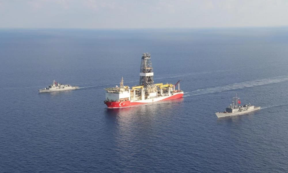 Κινητικότητα των Τουρκικών ΕΔ: 56 ναυτικά μίλια ΝΑ του Καστελόριζου το Oruc Reis - Έστειλε κατασκοπευτικό η Άγκυρα στον Έβρο